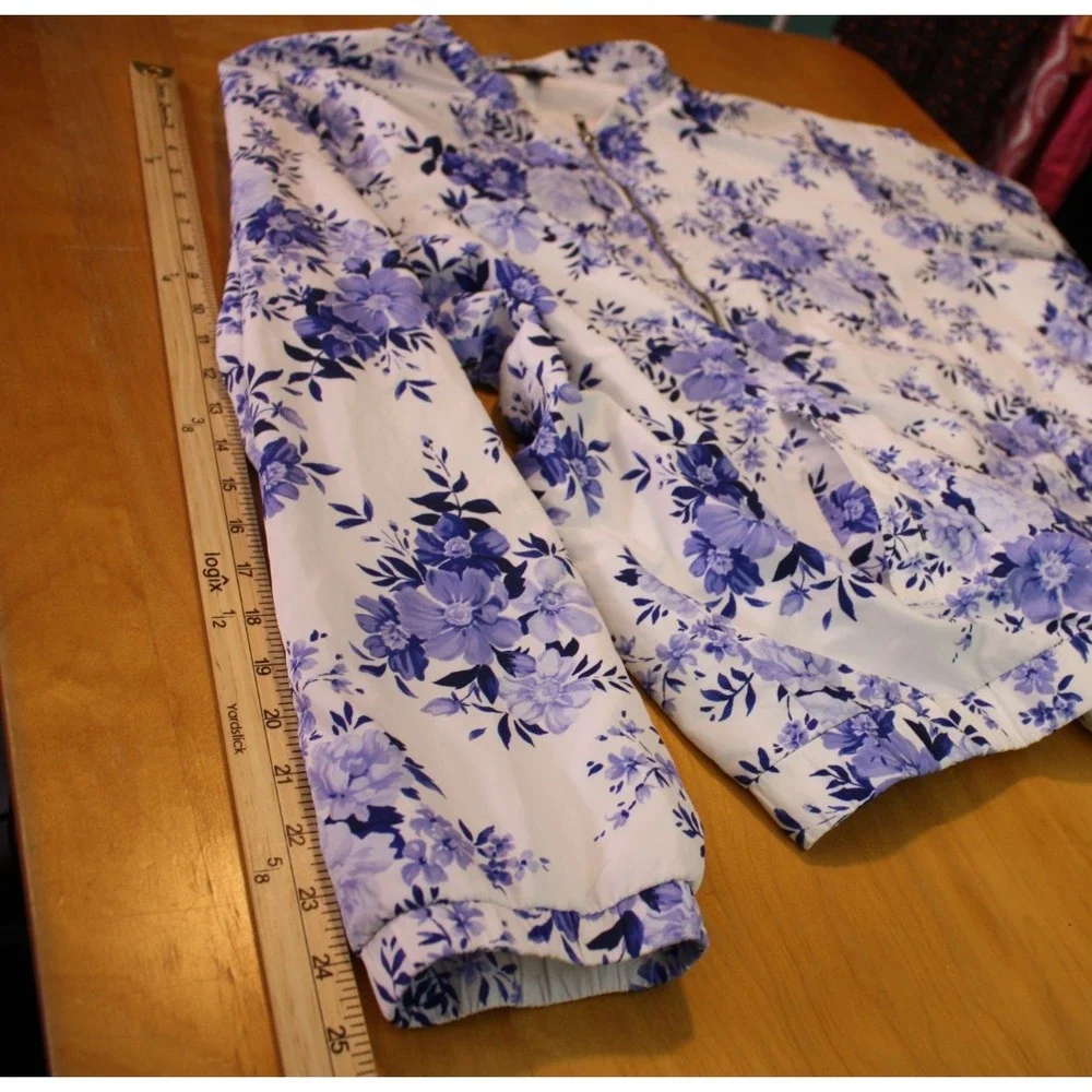 Torrid Jacket Womens Size 3X Blue Floral Athletic Windbreaker Collarless Street